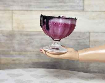 1:6 scale pink and black drink with pink hearts