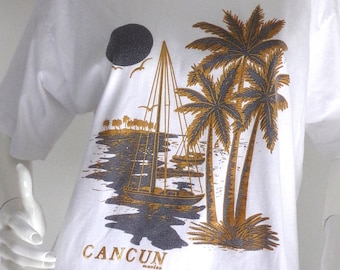 VINTAGE 1980&#39;s/1990&#39;s CANCUN MEXICO Tourist t-shirt, size L