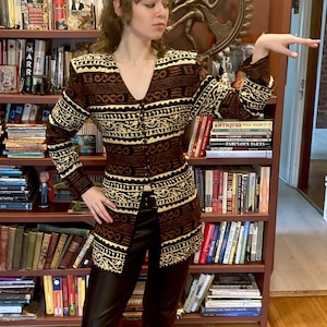 HIPPY BOHO 1990er Jahre Rayon TRIBAL Tunika Top mit Holzknöpfen von Marnie West Gr. 42