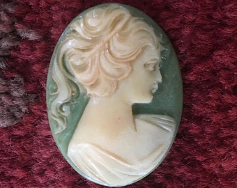 VICTORIAN look lovely lady CAMEO 1980s U.S.A. made 3D Antique White & Green jewelry finding - Oval pendant centerpiece