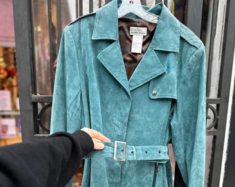Incroyable et cool trench-coat en daim bleu vintage par Bradley Bayou, taille très grande