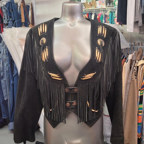 Impresionante chaqueta vintage de gamuza negra de los años 70 con cuentas y borlas, talla mediana.