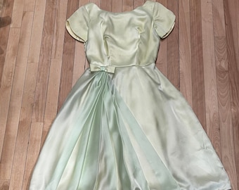 1950&#39;S GORGEOUSLY Green Glamour A-LINE DRESS Size small
