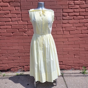 Adorable 1950s MCM Soft Yellow COTTON DRESS Size Small
