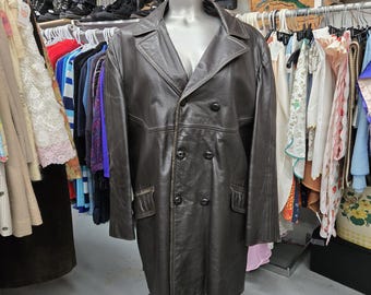Made in Canada VINTAGE 1970s LEATHER JACKET with Zipout Liner in a Size Large