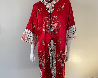 STUNNING Vintage BEAUTIFULLY Embroidered ROBE Made in Hong Kong Size Small/Medium