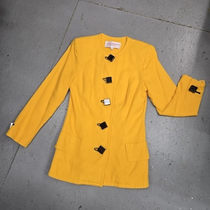 INCREDIBLE Vintage 1980s Vibrant Yellow BLAZER with Big Square BUTTONS in a size Medium