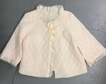 Stunning 1950s/60s “Miss Elaine” VINTAGE Peachy Cream Quilted BED JACKET with Lace Trim and snap closure Size Large