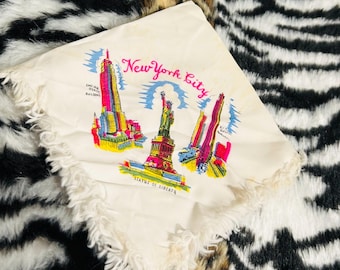 VINTAGE  1930s - 1940s  Souvenir Hanky from NEW YORK City with skyscrapers and Statue of Liberty