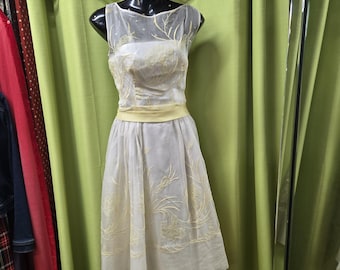 Impresionante VESTIDO DE CÓCTEL MCM con flores amarillas bordadas en talla pequeña