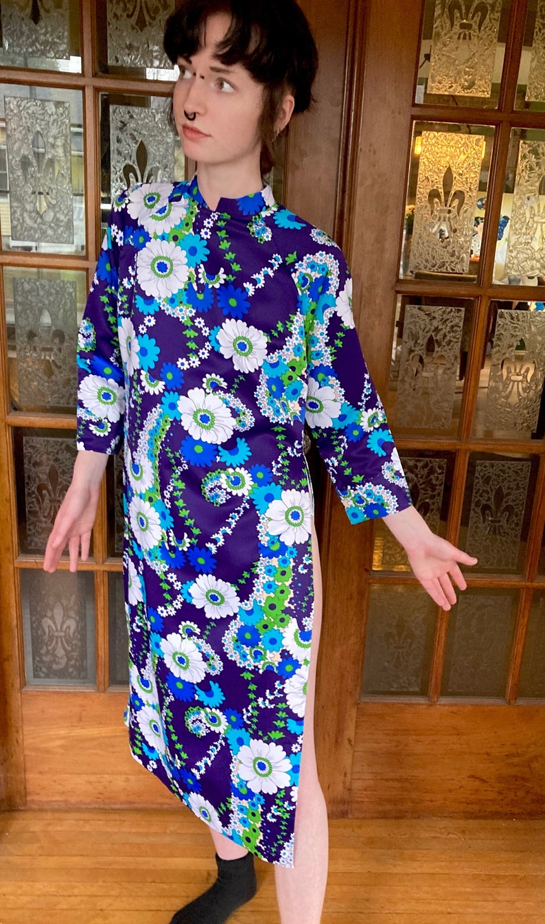 GORGEOUS late 1960searly 1970s Floral Chinese Dress by Phan Chau size Medium