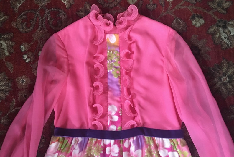 PSYCHEDELIC 1970/'s MAXI Dress VIBRANT floral pattern with stunning ruffled accents size Medium