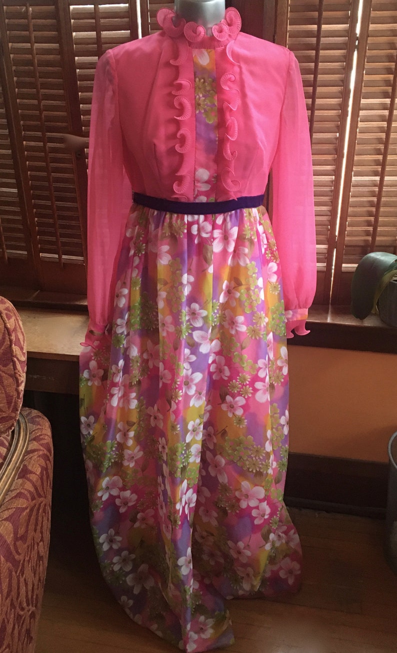 PSYCHEDELIC 1970/'s MAXI Dress VIBRANT floral pattern with stunning ruffled accents size Medium