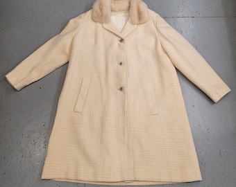 VINTAGE Cream Coloured a-line COAT with Luxurious White MINK Collar. Size Medium