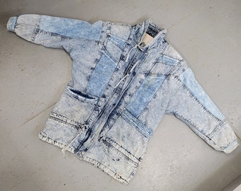 COOL Vintage 80’s DENIM ACIDWASH Jacket with Drawstrings and Deep Pockets