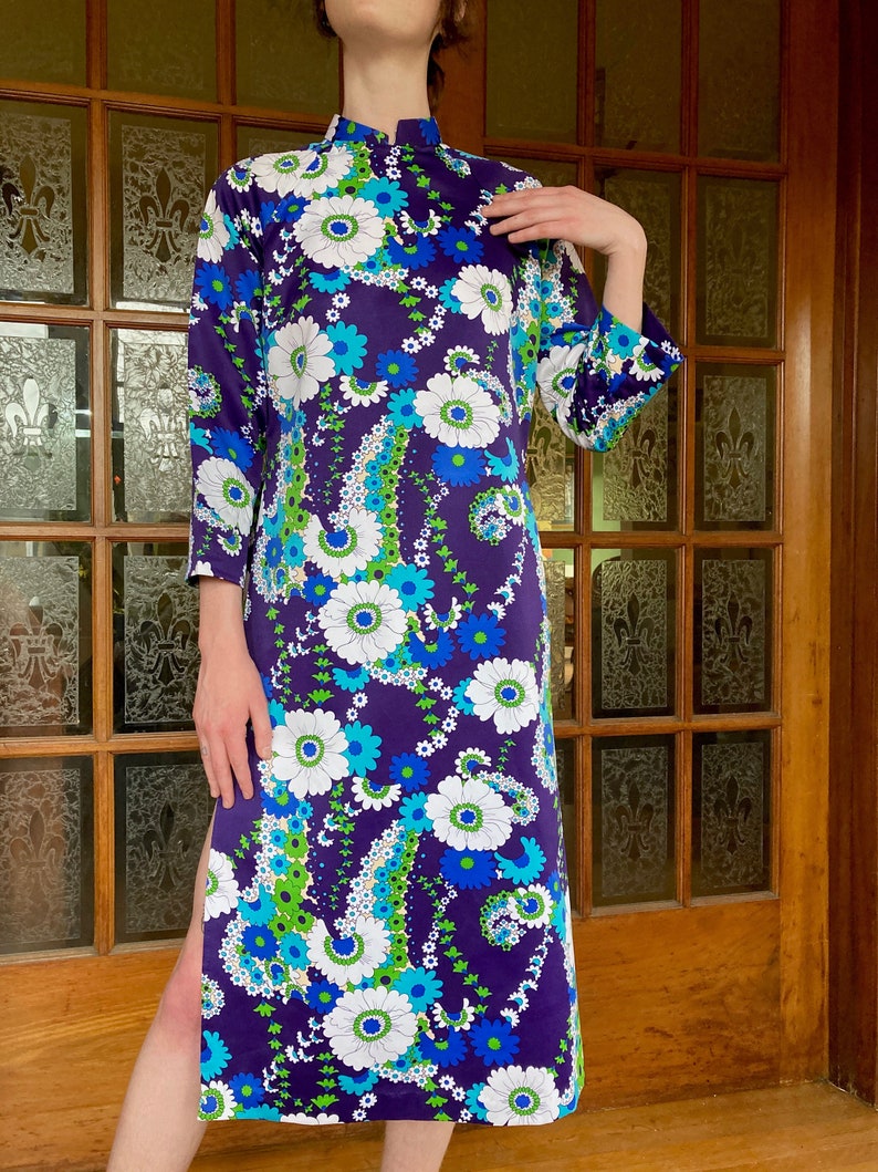 GORGEOUS late 1960searly 1970s Floral Chinese Dress by Phan Chau size Medium