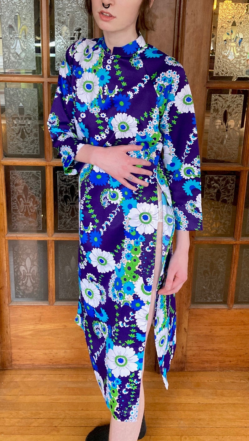 GORGEOUS late 1960searly 1970s Floral Chinese Dress by Phan Chau size Medium