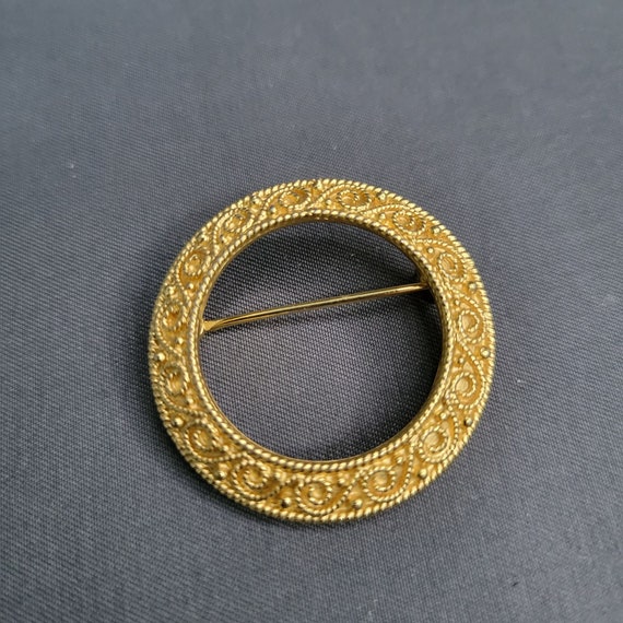 Crown Trifari Round Circle Circlet Brooch Pin Gol… - image 3