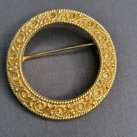 Crown Trifari Round Circle Circlet Brooch Pin Gol… - image 2