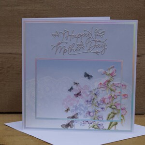 Papillons et fleurs Carte de la fête des mères