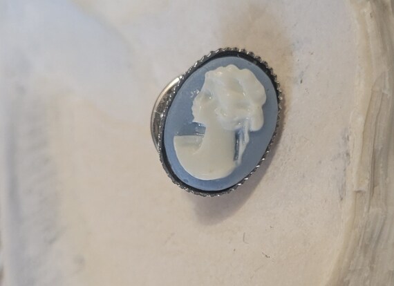 Vintage Blue Cameo Silver Tone Metal Scarf Pin - … - image 3