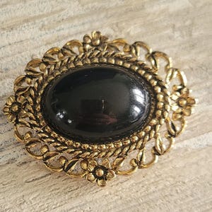Vintage Victorian Style Gold Tone Brooch w/ Black Oval Cabochon - 1960s Statement Pin - Ornate Metal - For Lapel Hat Purse