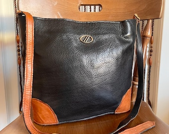 Gorgeous Vintage 1980s Large Crossbody Black Pebbled Cowhide Leather Bucket Bag Handbag