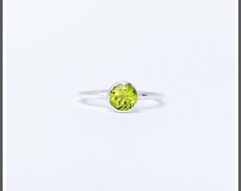 Peridot ring 6mm - August birthstone