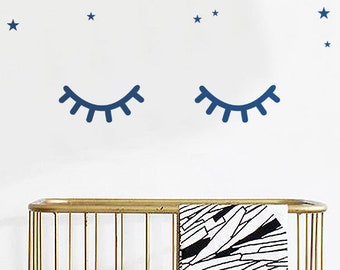Vinilo decorativo de pared con ojos soñolientos y estrellas: decoración para la habitación del bebé.