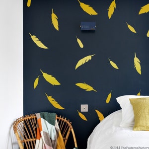 Calcomanía de pared con plumas / 72 pegatinas de plumas / Decoración del hogar / Decoración de oficina / Calcomanía de pared para habitación de bebé / Regalo