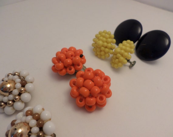 4 pair of Vintage glass beaded earrings MCM 60's clip yellow are plastic