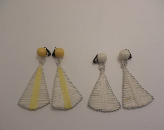 2 pair Mid-Century Modern funky fan earrings clip pale yellow white all white