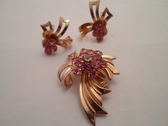 Art DecoOriginal Brooch and Earrings Gold Tone Pink Rhinestones 1940's Screwback