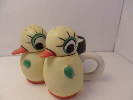 Vintage Deco chicken salt & pepper and eggcup 6605