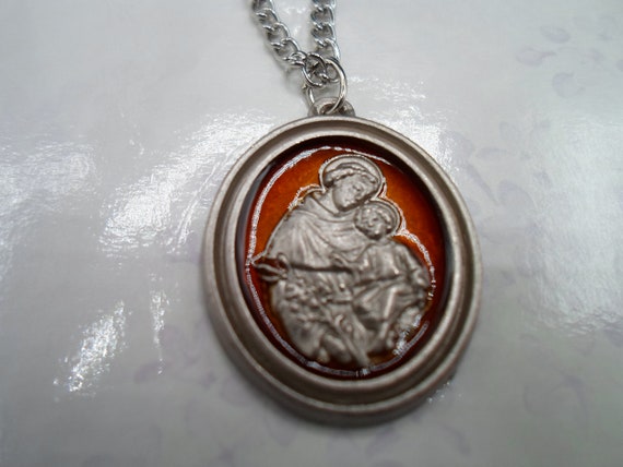 Vintage St Anthony Medal and 18" chain  1990's