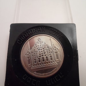 Vintage Israel Silver tone Coin 1963 Hanukkah  with case Original Lira Coin