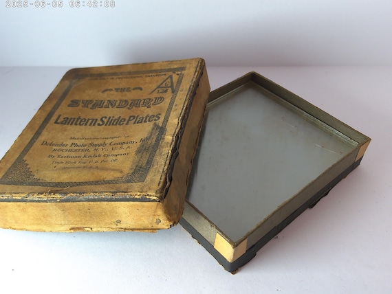 Early antique original box and slide plates science, doctors' office medical collection the KNICK