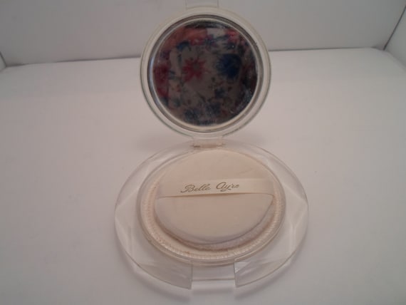 Vintage Lucite Belle Ayre Powder Compact all Original Glam Era Hollywood Cool Flying Saucer Shape