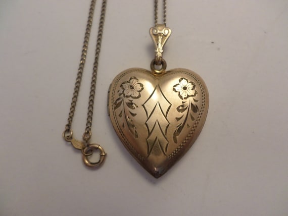 Lovely 1930's vintage heart photo locket engraved flowers WH 20/12 k gf