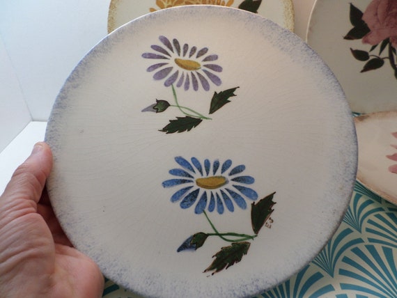 Super cute set of pie plates vintage 50's 4 flowers sponge designs