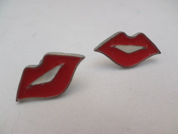 super cute vintage 80's LIPS kisses earrings red lipstick