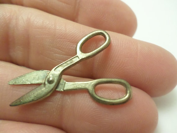 Vintage Intercast mini shears moving charm premium or advertising