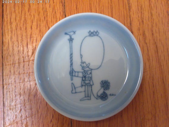 Vintage Scandinavian Bing & Grondahl Antoni Marching Soldier boy and birds small wall plate