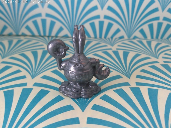 Larry the Lobster with coins pewter mini figurine Viacom 2005 SpongeBob