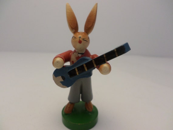 German Hammerleubsdorf wooden folk art rabbit playing guitar 3" Democracy Germany
