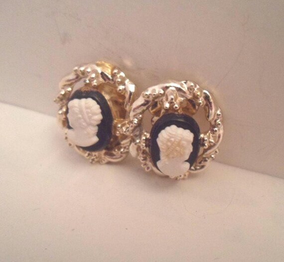 Vintage Faux Cameo Clip on Earrings Victorian Lady Braided Frame Comfortable clip 1950's