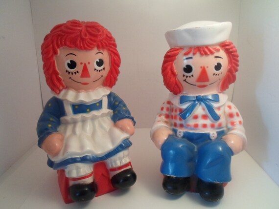 Raggedy Ann and Andy Banks large hard Plastic My Toy Co Bobbs Merrill co. 1972 Cute pair