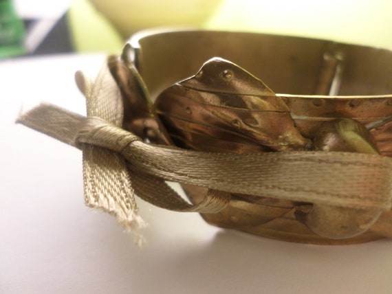 Unique Vintage 1930's brass gold tone metal cuff … - image 4