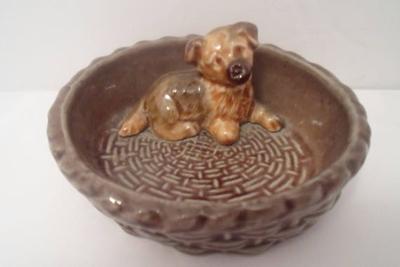 Vintage Wade Pottery England Dog Puppy in Basket Trinket Tray Collie Mutt Shepherd