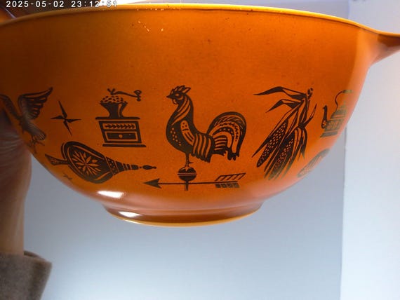 Vintage 60's Pyrex bowl Early American brown with gold pouring lip 1.5" qt